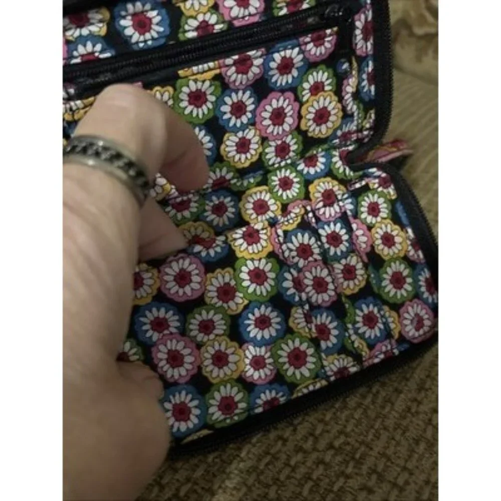 Vera Bradley Wristlet Wallet Floral Multi Compartment EUC NICE! - Picture 4 of 6